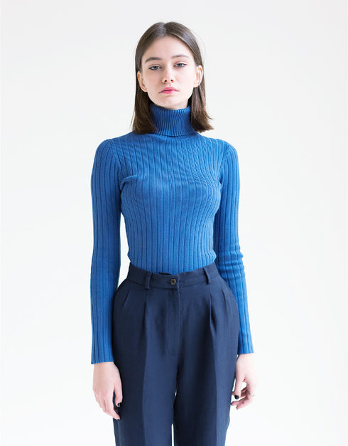 タートルネックセーター