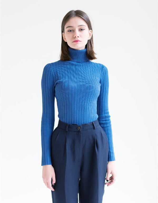 タートルネックセーター